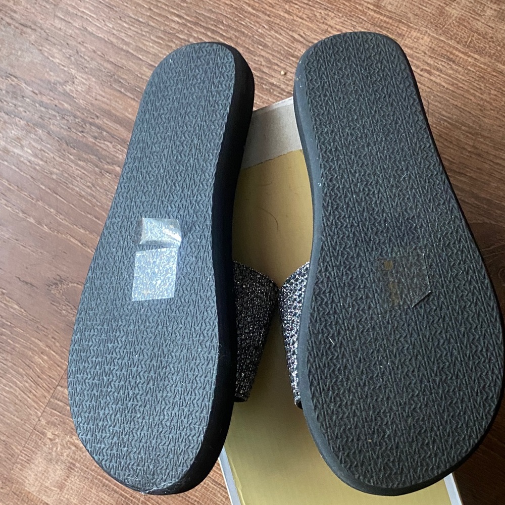 Michael Kors Silver  Crystal  Gliteer Hot Fix MK Logo Slides  Size 8 - Picture 4 of 4